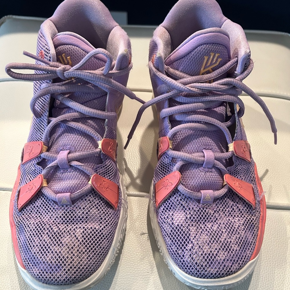 Kyrie Nike girls basketball sneakers. Youth size 5
